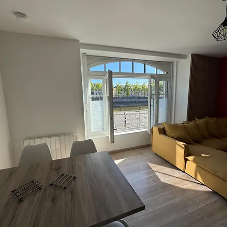 Appartement Centre Ville, Vue Sur La Mayenne *