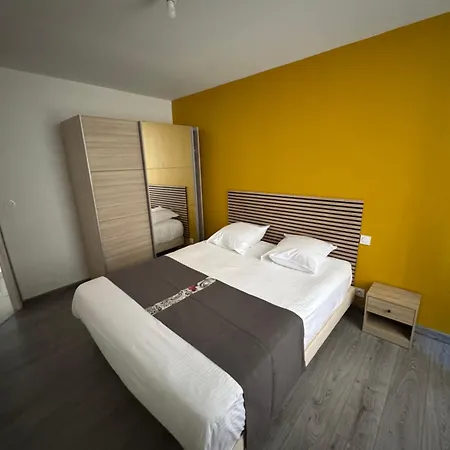 Centre Ville, Vue Sur La Mayenne Appartement *
